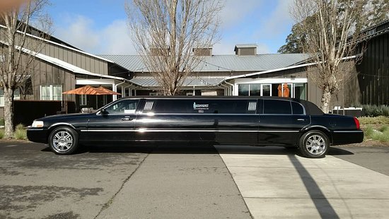 Traits of a Great Limo Chauffeur